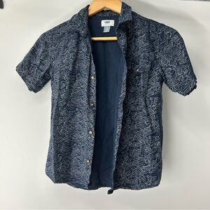 Old Navy Men's Navy and White Patterned Shirt